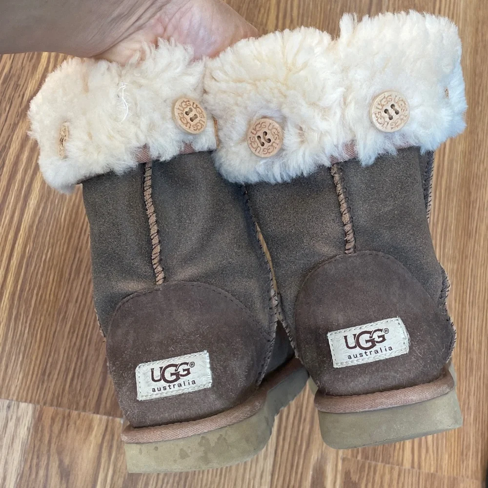 UGG Brown Boots Sz 7 with Buttons for Shearling Knit Cuffs (Cuffs Missing)